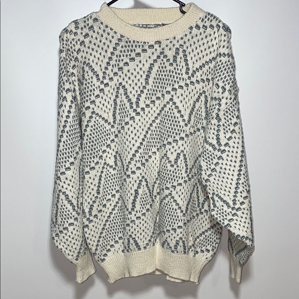 Vintage Cream and Gray Crew Neck Sweater with Geometric Pattern